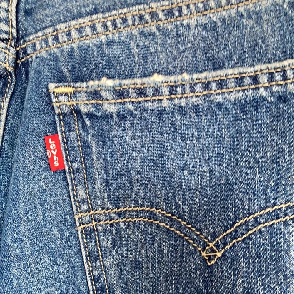 Levi’s low pro straight leg jean cotton midrise distressed denim 30
